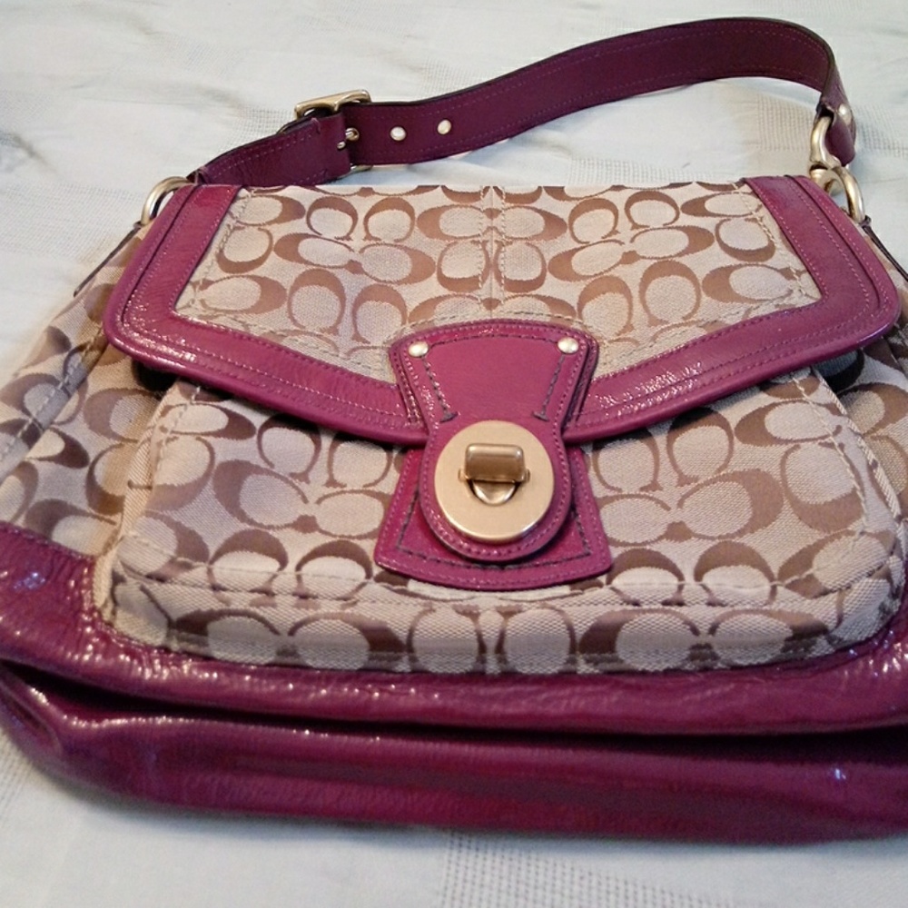 Coach hobo handbag in pristine condition 15 x 12